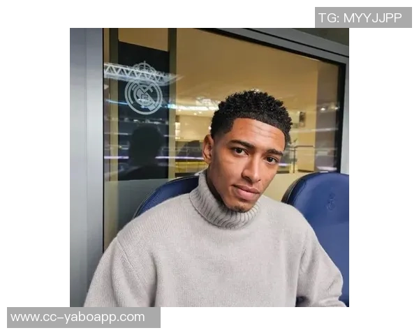 麦迪逊社媒分享儿子穿贝林厄姆皇马球衣瞬间展现父爱与足球梦想