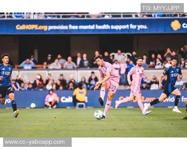 迈阿密国际全队合照亮相布斯克茨与阿尔巴成为焦点C位球员