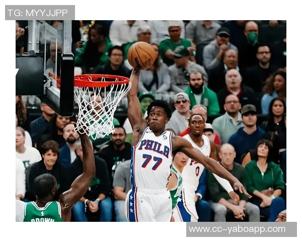 埃奇库姆遭卡布撞击失去平衡摔倒背部受伤将缺席本场比赛